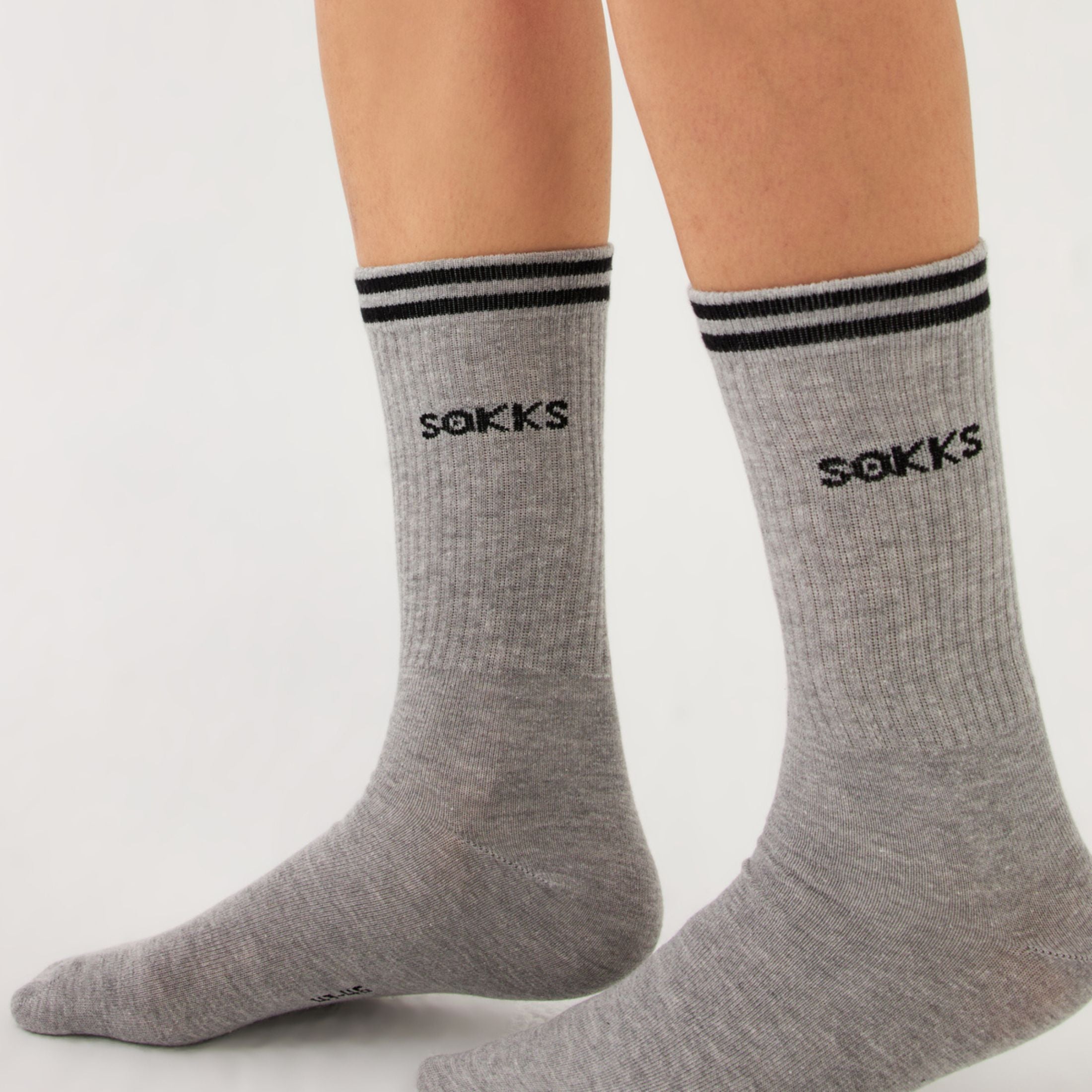 Gray sports socks for men and women made of cotton