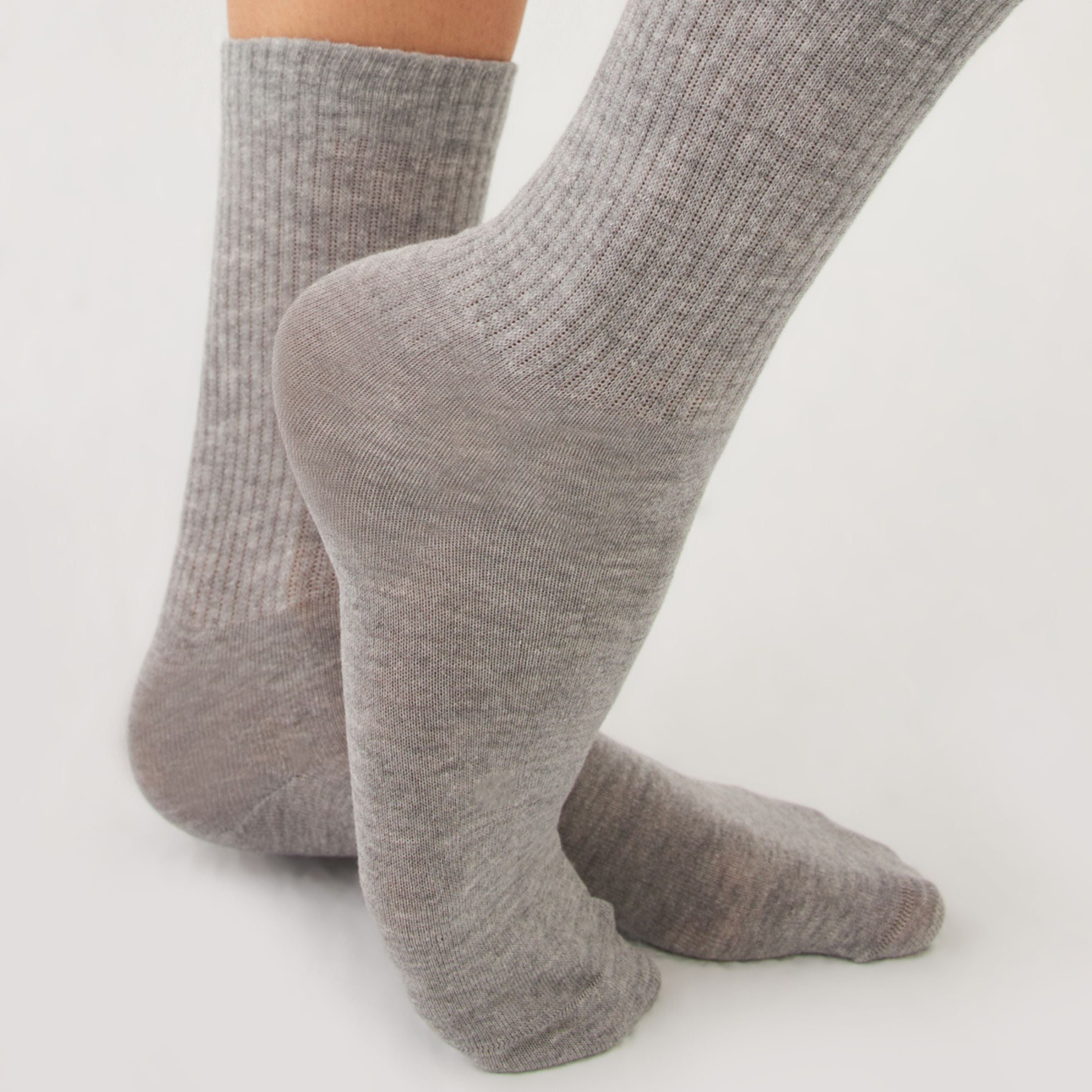 Gray tennis socks for men and women made of cotton