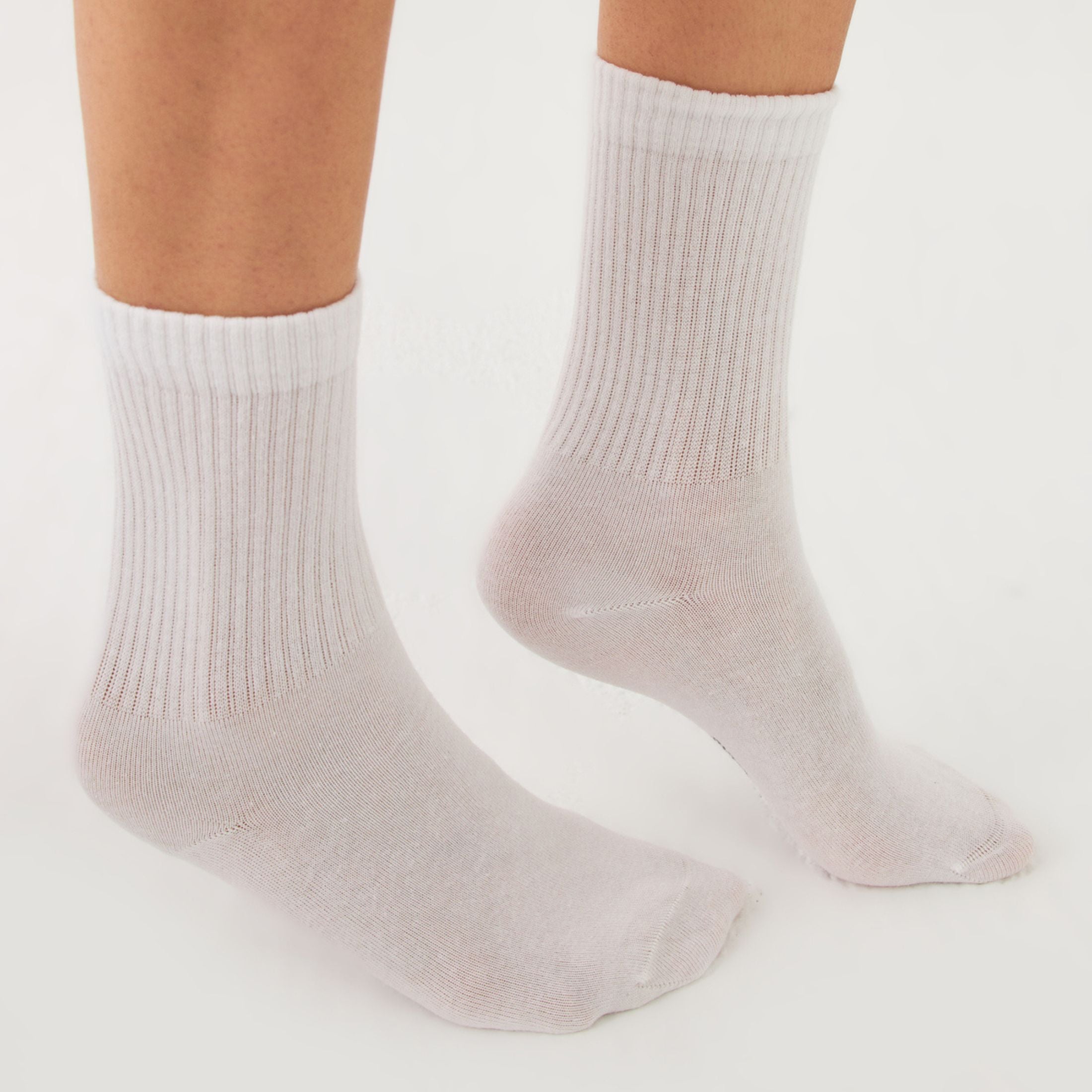 White tennis socks for men and women made of cotton