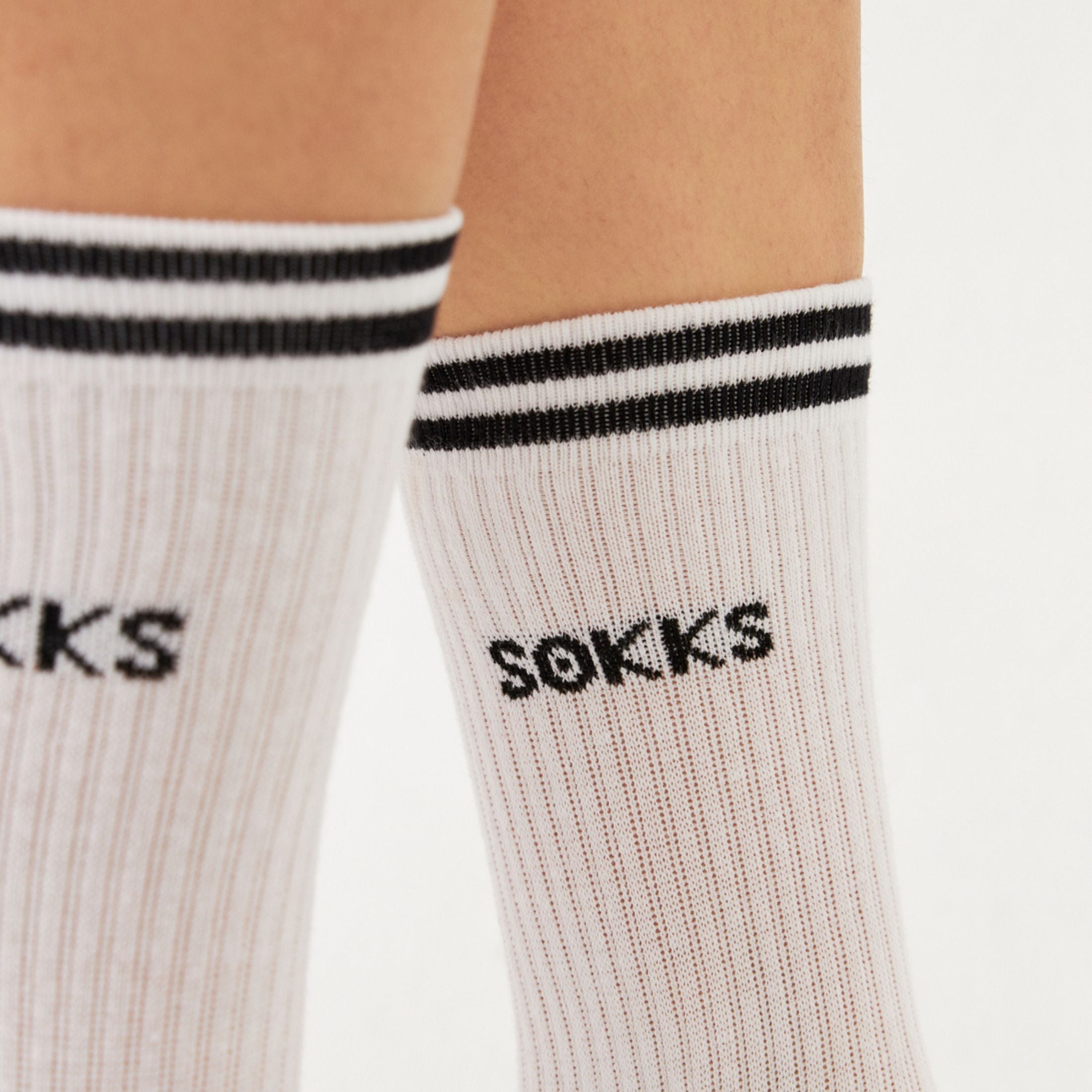 White sports socks for men and women made of cotton