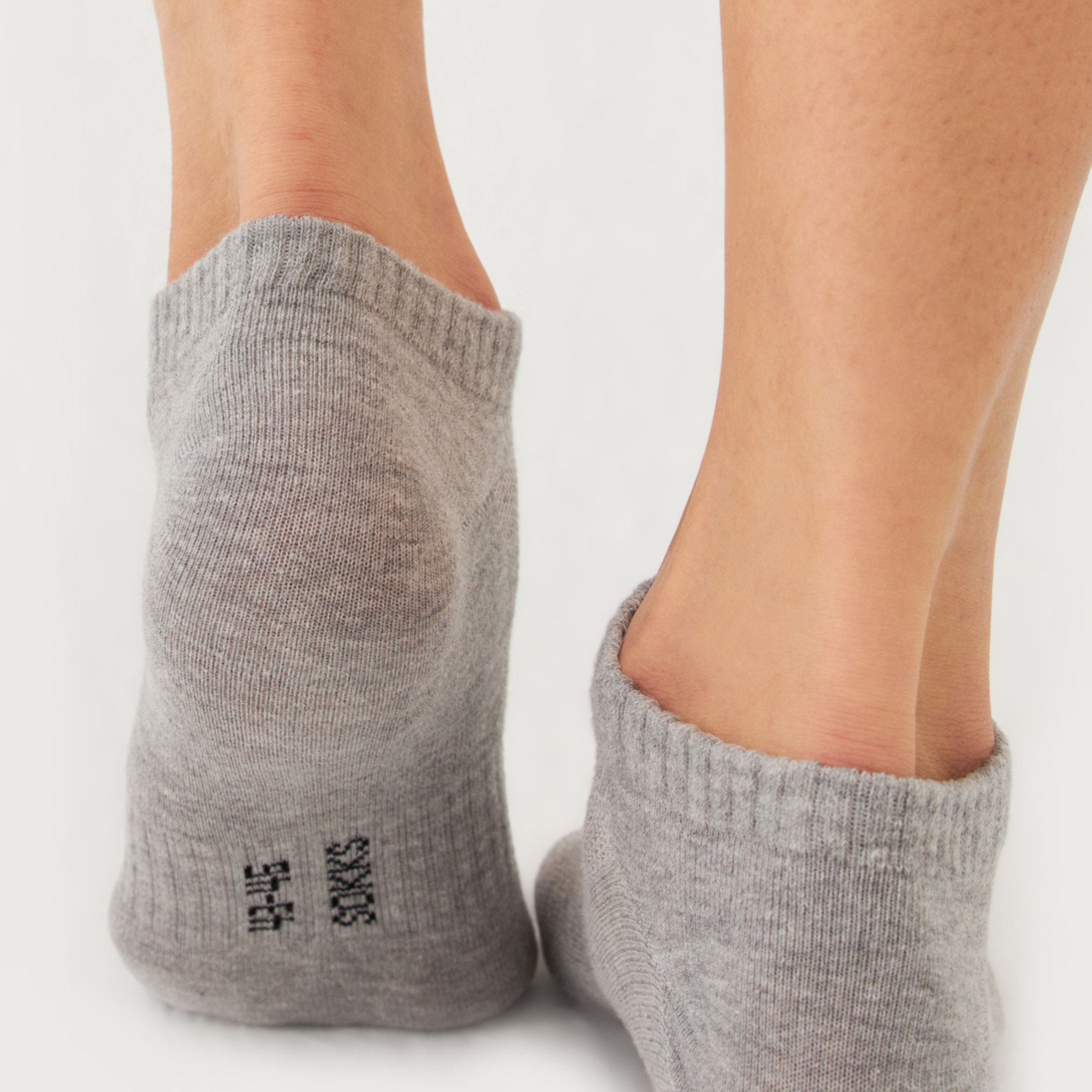 Gray quarter sneaker socks for men and women made of cotton