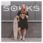 SOKKS Retro Sneakersocken Grau aus Baumwolle — getragen am Fuß